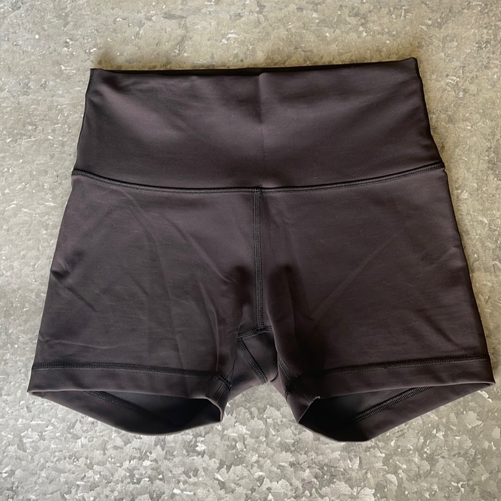 Lululemon Wunder Train High Rise Short 4”